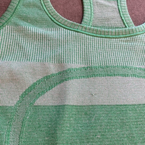 Lululemon Run Swiftly Tech Racerback Tank Green Size 6 or 8 - Picture 7 of 10